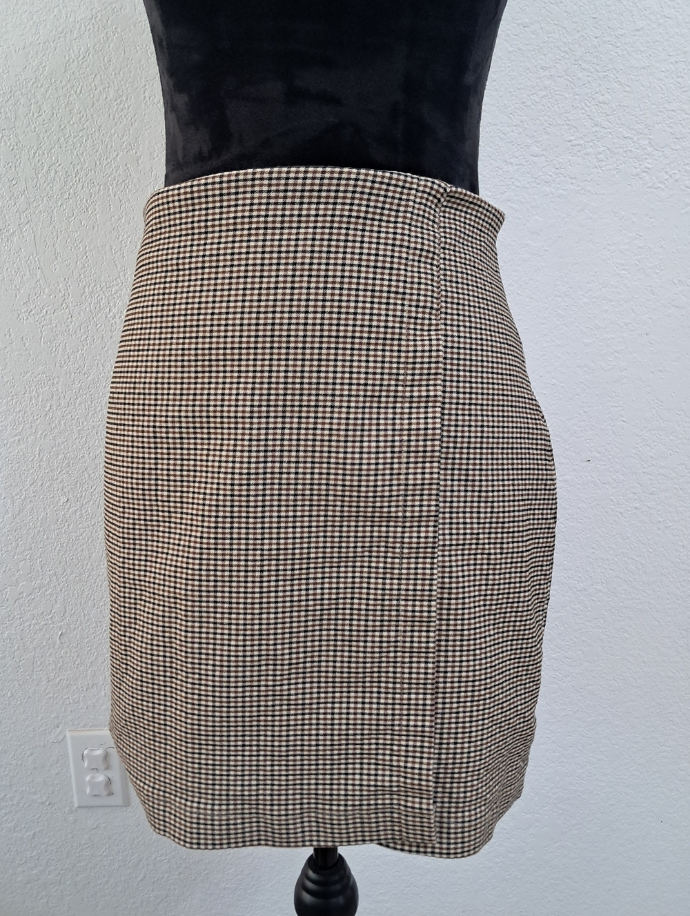 Rachel Plaid Mini Skirt Women's Md Beige Black Cream Faux Wrap Y2K Academia